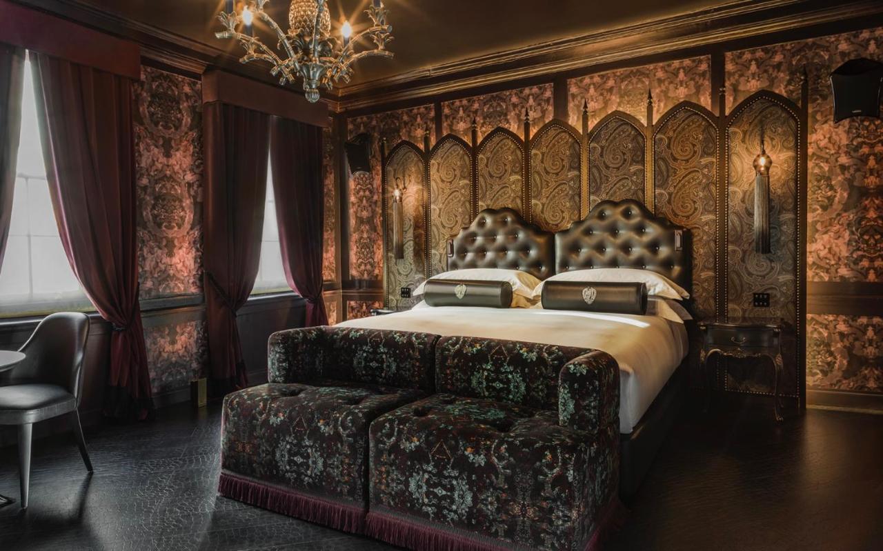 Chateau Denmark London Exterior foto The Savoy's Imperial Suite