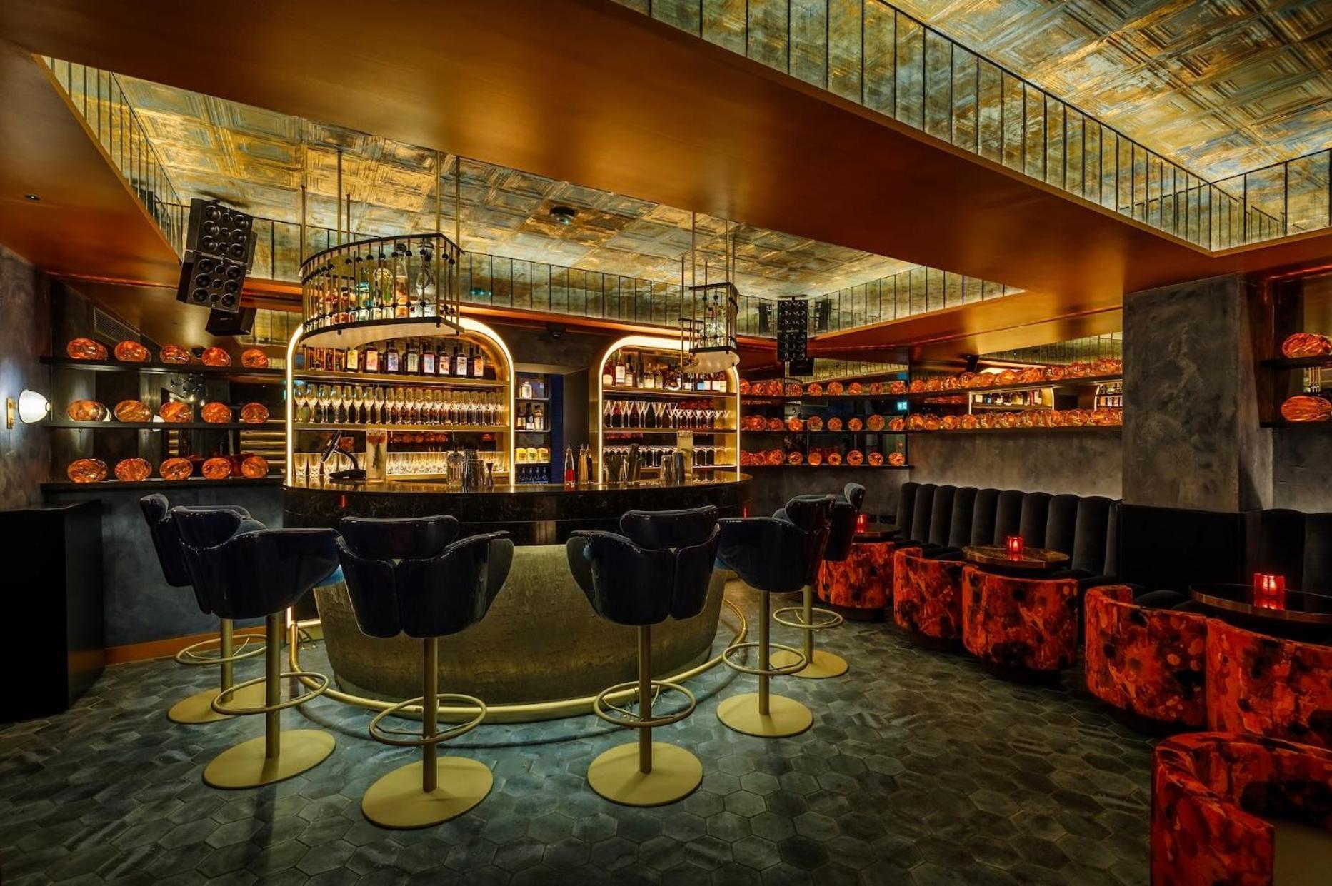 Chateau Denmark London Exterior foto The bar at the nightclub